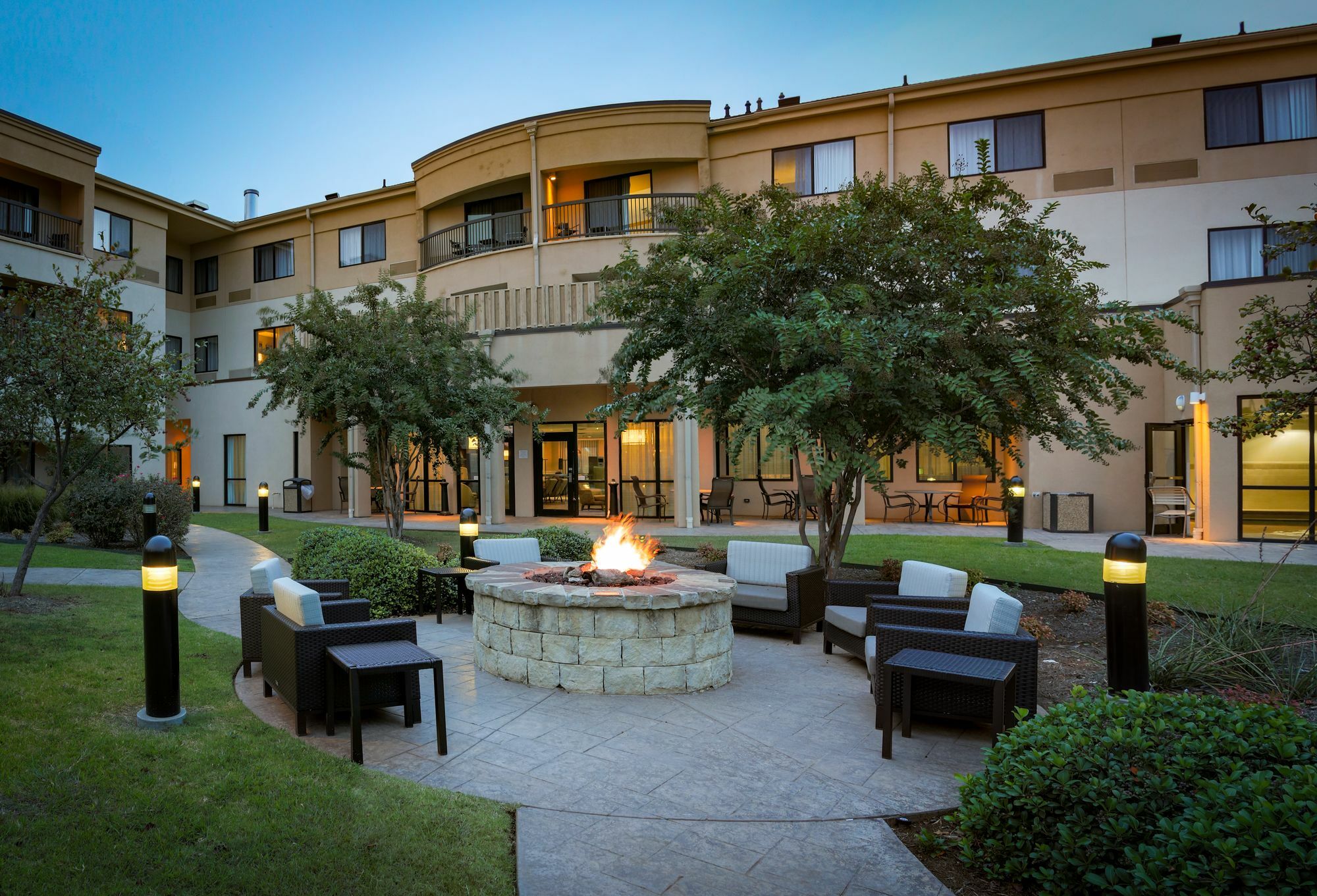 Courtyard By Marriott Norman Hotel Exterior foto
